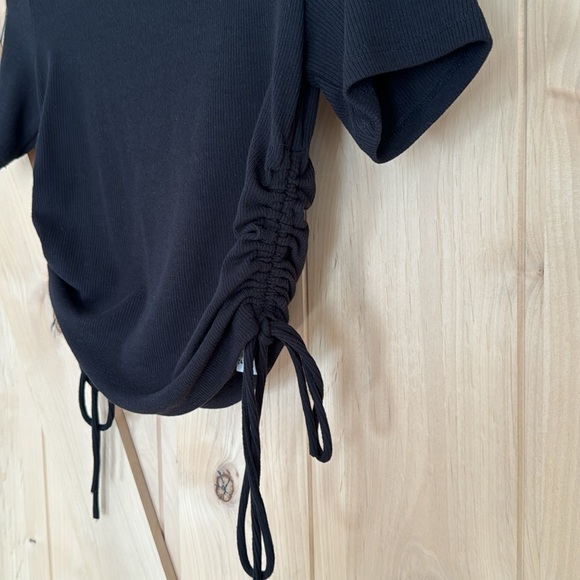 Short sleeve black shirt - Picture 2 of 3